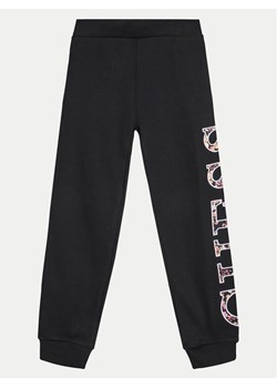 Guess Spodnie dresowe J4BQ11 KAX73 Czarny Relaxed Fit ze sklepu MODIVO w kategorii Spodnie chłopięce - zdjęcie 182612803