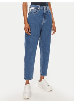 Tommy Jeans Jeansy Flag DW0DW18572 Niebieski Mom Fit ze sklepu MODIVO w kategorii Jeansy damskie - zdjęcie 182613134