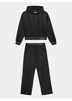 Calvin Klein Jeans Dres Shine Logo IG0IG02299 Czarny Regular Fit ze sklepu MODIVO w kategorii Dresy chłopięce - zdjęcie 182613231
