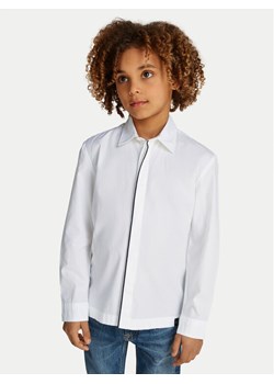 Calvin Klein Jeans Koszula IB0IB02225 Biały Regular Fit ze sklepu MODIVO w kategorii Koszule chłopięce - zdjęcie 182613332