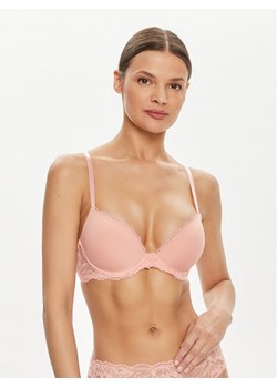 Calvin Klein Underwear Biustonosz push-up 000QF6394E Koralowy - id: 0000303458478 - marki Calvin Klein Underwear - 182613414 Calvin Klein Underwear Biustonosz push-up 000QF6394E Koralowy ze sklepu MODIVO w kategorii Biustonosze - zdjęcie 182613414