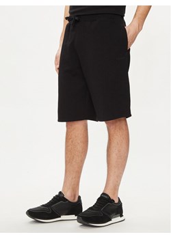 Guess Szorty materiałowe Clovis M4GD10 KBK32 Czarny Loose Fit ze sklepu MODIVO w kategorii Spodenki męskie - zdjęcie 182613630