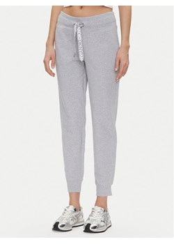 DKNY Sport Spodnie dresowe DP5P3496 Szary Regular Fit ze sklepu MODIVO w kategorii Spodnie damskie - zdjęcie 182613814