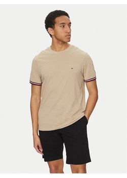 Tommy Hilfiger T-Shirt Global Stripe MW0MW38630 Beżowy Regular Fit ze sklepu MODIVO w kategorii T-shirty męskie - zdjęcie 182614224