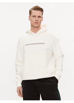 Calvin Klein Bluza Color Embosed Logo K10K112442 Écru Regular Fit ze sklepu MODIVO w kategorii Bluzy męskie - zdjęcie 182614324
