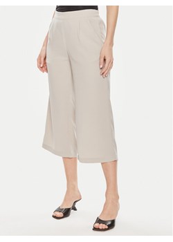 Vero Moda Kuloty Coco 10289453 Écru Loose Fit ze sklepu MODIVO w kategorii Spodnie damskie - zdjęcie 182614930