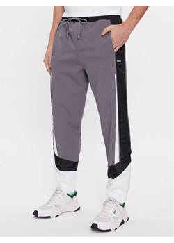 Boss Spodnie dresowe Hadikon 50504888 Szary Relaxed Fit ze sklepu MODIVO w kategorii Spodnie męskie - zdjęcie 182615312