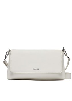 Calvin Klein Torebka Ck Must Shoulder Bag K60K611928 Biały ze sklepu MODIVO w kategorii Listonoszki - zdjęcie 182615984
