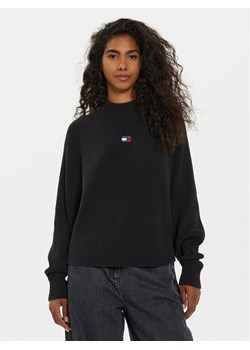 Tommy Jeans Golf Tjw Badge DW0DW19912 Czarny Regular Fit ze sklepu MODIVO w kategorii Swetry damskie - zdjęcie 182616451
