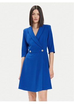 Rinascimento Sukienka koktajlowa CFC0118280003 Niebieski Regular Fit ze sklepu MODIVO w kategorii Sukienki - zdjęcie 182616504