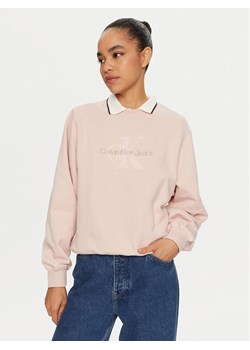 Calvin Klein Jeans Bluza Chenille J20J224652 Różowy Regular Fit ze sklepu MODIVO w kategorii Bluzy damskie - zdjęcie 182616684