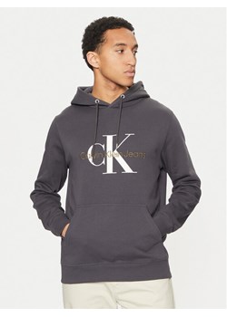 Calvin Klein Jeans Bluza J30J320805 Szary Regular Fit ze sklepu MODIVO w kategorii Bluzy męskie - zdjęcie 182617093