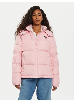 Tommy Jeans Kurtka puchowa Alaska DW0DW18610 Różowy Regular Fit ze sklepu MODIVO w kategorii Kurtki damskie - zdjęcie 182617372