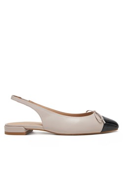 Stuart Weitzman Sandały Sleek Bow SJ075 Beżowy ze sklepu MODIVO w kategorii Balerinki - zdjęcie 182617411
