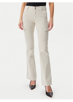 Guess Jeansy W5GA1B W93CL Écru Slim Fit ze sklepu MODIVO w kategorii Jeansy damskie - zdjęcie 182617644
