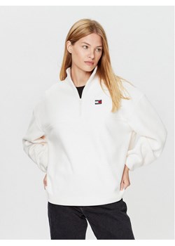 Tommy Jeans Polar DW0DW16271 Écru Oversize ze sklepu MODIVO w kategorii Bluzy damskie - zdjęcie 182617861