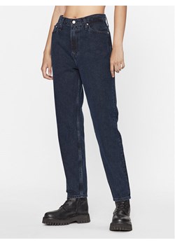 Calvin Klein Jeans Jeansy J20J221786 Granatowy Mom Fit ze sklepu MODIVO w kategorii Jeansy damskie - zdjęcie 182619613