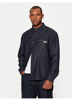 Calvin Klein Jeans Koszula jeansowa J30J326584 Granatowy Regular Fit ze sklepu MODIVO w kategorii Koszule męskie - zdjęcie 182619653