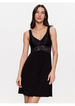 Hunkemöller Halka Nora 175245 Czarny Regular Fit ze sklepu MODIVO w kategorii Koszule nocne - zdjęcie 182619861