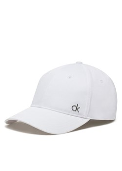 Calvin Klein Czapka z daszkiem Ck Metal Cotton Cap K60K613102 Biały ze sklepu MODIVO w kategorii Czapki z daszkiem damskie - zdjęcie 182619863