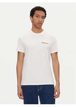 Tommy Jeans T-Shirt Dna Graphic DM0DM20815 Biały Regular Fit ze sklepu MODIVO w kategorii T-shirty męskie - zdjęcie 182620082