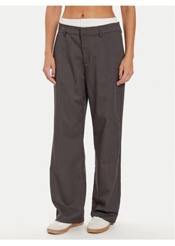 Noisy May Spodnie materiałowe Dawn 27031464 Szary Loose Fit ze sklepu MODIVO w kategorii Spodnie damskie - zdjęcie 182620511