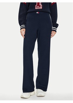 Tommy Jeans Spodnie materiałowe Badge DW0DW18532 Granatowy Wide Leg ze sklepu MODIVO w kategorii Spodnie damskie - zdjęcie 182620623