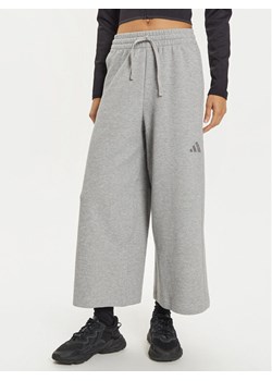 adidas Spodnie dresowe ALL SZN IY6830 Szary Wide Leg ze sklepu MODIVO w kategorii Spodnie damskie - zdjęcie 182620624