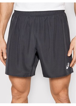 Asics Szorty sportowe Core 7in 2011C337 Szary Regular Fit ze sklepu MODIVO w kategorii Spodenki męskie - zdjęcie 182620712