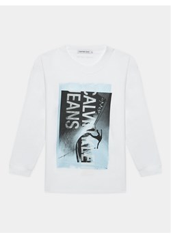 Calvin Klein Jeans Bluzka Photograph IB0IB01987 Biały Loose Fit ze sklepu MODIVO w kategorii T-shirty chłopięce - zdjęcie 182620832