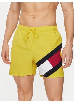 Tommy Hilfiger Szorty kąpielowe UM0UM02048 Żółty Slim Fit ze sklepu MODIVO w kategorii Kąpielówki - zdjęcie 182622221