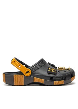 Crocs Klapki Harry Potter Classic Hufflepuff Clog 210529 Czarny ze sklepu MODIVO w kategorii Klapki męskie - zdjęcie 182622322