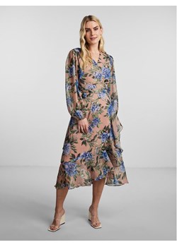 YAS Sukienka koktajlowa 26029753 Fioletowy Standard Fit ze sklepu MODIVO w kategorii Sukienki - zdjęcie 182622391