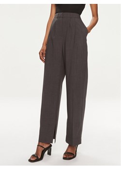 Herskind Spodnie materiałowe Rupert 5119519 Szary Relaxed Fit ze sklepu MODIVO w kategorii Spodnie damskie - zdjęcie 182622464