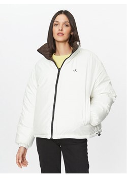 Calvin Klein Jeans Kurtka zimowa 90's J20J222333 Biały Oversize ze sklepu MODIVO w kategorii Kurtki damskie - zdjęcie 182622472
