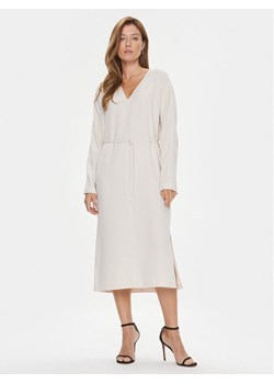 Calvin Klein Sukienka codzienna K20K206148 Écru Regular Fit ze sklepu MODIVO w kategorii Sukienki - zdjęcie 182622480