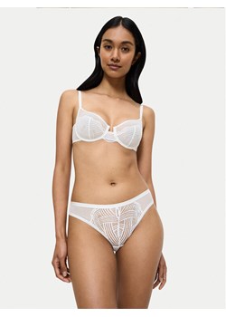 Triumph Figi brazylijskie Delightful Spotlight 10219844 Écru ze sklepu MODIVO w kategorii Majtki damskie - zdjęcie 182622702