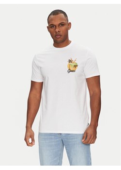 Guess T-Shirt M5GI58 KBW41 Biały Regular Fit ze sklepu MODIVO w kategorii T-shirty męskie - zdjęcie 182622922