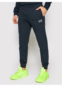 EA7 Emporio Armani Spodnie dresowe 8NPP53 PJ05Z 1578 Granatowy Slim Fit ze sklepu MODIVO w kategorii Spodnie męskie - zdjęcie 182623150