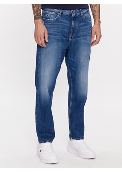 Tommy Jeans Jeansy Isaac DM0DM17653 Granatowy Tapered Fit ze sklepu MODIVO w kategorii Jeansy męskie - zdjęcie 182623584