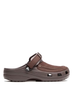 Crocs Klapki Yukon Vista II Clog M 207142 Brązowy ze sklepu MODIVO w kategorii Klapki męskie - zdjęcie 182623740