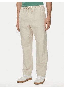 Gap Spodnie materiałowe 870590-01 Beżowy Regular Fit ze sklepu MODIVO w kategorii Spodnie męskie - zdjęcie 182624093