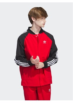 adidas Kurtka bomber IC5542 Czerwony Regular Fit ze sklepu MODIVO w kategorii Kurtki męskie - zdjęcie 182624593