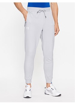 Under Armour Spodnie dresowe Sportstyle Tricot Jogger 1290261 Szary Loose Fit ze sklepu MODIVO w kategorii Spodnie męskie - zdjęcie 182624881