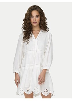 ONLY Sukienka letnia Jada 15318693 Biały Regular Fit ze sklepu MODIVO w kategorii Sukienki - zdjęcie 182625284