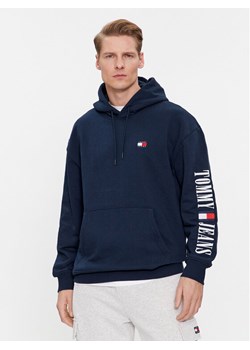 Tommy Jeans Bluza Archive DM0DM18494 Granatowy Relaxed Fit ze sklepu MODIVO w kategorii Bluzy męskie - zdjęcie 182626263