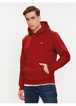 Tommy Jeans Bluza DM0DM09593 Czerwony Regular Fit ze sklepu MODIVO w kategorii Bluzy męskie - zdjęcie 182627121
