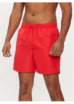 Guess Szorty kąpielowe F4GT01 WG282 Czerwony Regular Fit ze sklepu MODIVO w kategorii Kąpielówki - zdjęcie 182627570