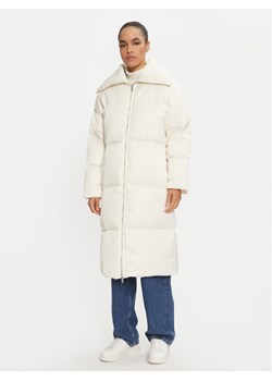 Calvin Klein Kurtka puchowa K20K207721 Biały Regular Fit ze sklepu MODIVO w kategorii Kurtki damskie - zdjęcie 182628203