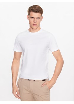 Guess T-Shirt M2YI72 I3Z14 Biały Slim Fit ze sklepu MODIVO w kategorii T-shirty męskie - zdjęcie 182628371